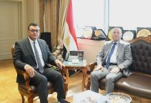 وزير الإسكان يبحث مع محافظ القاهرة الموقف التنفيذي لمشروعات ماسبيرو وسور مجرى العيون وحديقة الأزبكية