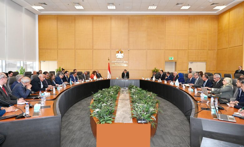وزير الإسكان: تنسيق كامل لتنفيذ استراتيجية البناء الأخضر ضمن رؤية مصر 2030 وزير الإسكان: تنسيق كامل لتنفيذ استراتيجية البناء الأخضر ضمن رؤية مصر 2030