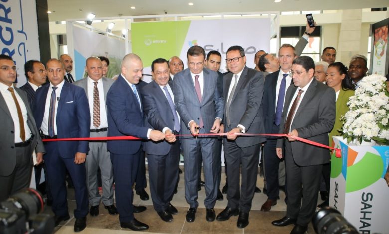 بالصور.. رئيس البنك الزراعي المصري يشارك في معرض صحارى 