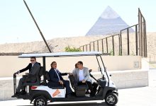 رئيس الوزراء يتفقد “الممشى السياحي” استعدادًا لافتتاح المتحف المصري الكبير