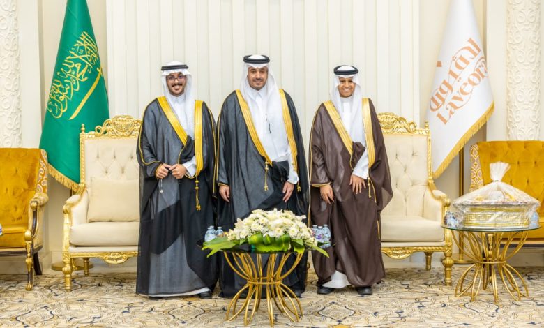 بالصور.. رجل الأعمال بدر العتيبي يحتفل بزفاف نجله طلال بحضور شيوخ وأعيان القبائل السعودية والخليجية بالصور.. رجل الأعمال بدر العتيبي يحتفل بزفاف نجله طلال بحضور شيوخ وأعيان القبائل السعودية والخليجية