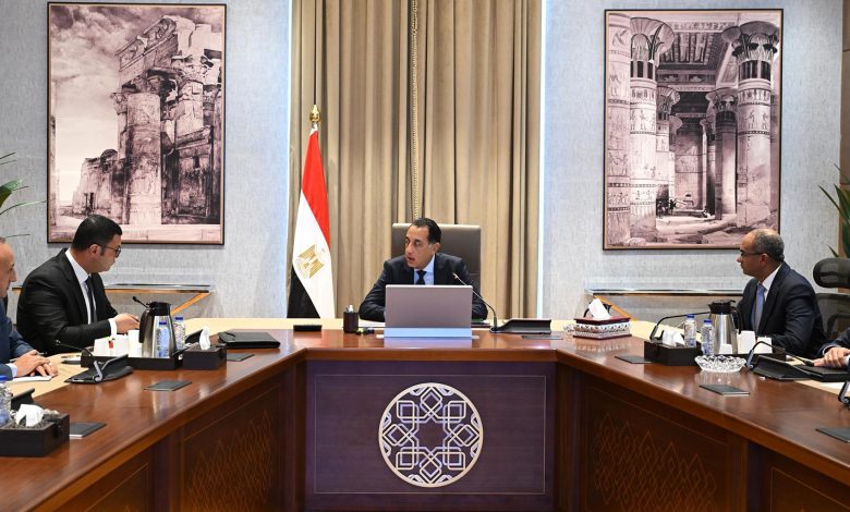 رئيس الوزراء يتابع خطة التوسع في محطات تحلية مياه البحر