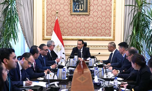 مدبولي يلتقي رئيس “إيليت سولار” لتوطين صناعة مكونات الطاقة الشمسية في مصر مدبولي يلتقي رئيس “إيليت سولار” لتوطين صناعة مكونات الطاقة الشمسية في مصر