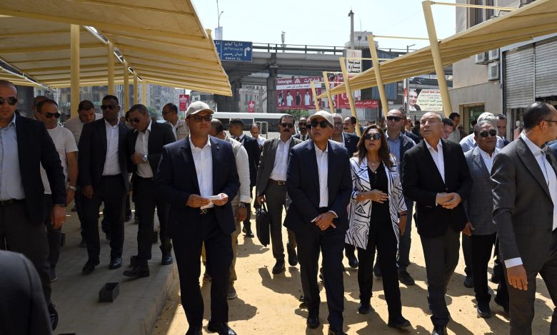 رئيس الوزراء يتجول داخل سوق العتبة رئيس الوزراء يتجول داخل سوق العتبة