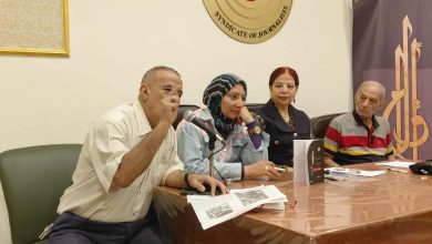 اللجنة الثقافية بالصحفيين وصالون أقلام ذهبية يناقشان كتاب “محمود درويش.. وطن في شاعر” لعزة بدر
