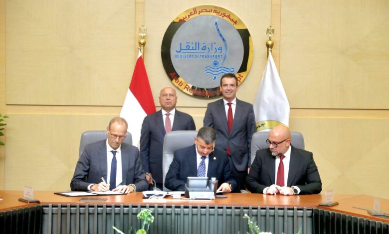 مصر توقع 3 عقود مع شركة كاف الإسبانية لتأهيل وصيانة قطارات مترو الأنفاق مصر توقع 3 عقود مع شركة كاف الإسبانية لتأهيل وصيانة قطارات مترو الأنفاق