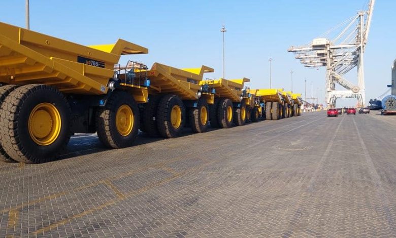 أول عملية ترانزيت مباشر لتداول السيارات والمعدات بميناء السخنة أول عملية ترانزيت مباشر لتداول السيارات والمعدات بميناء السخنة