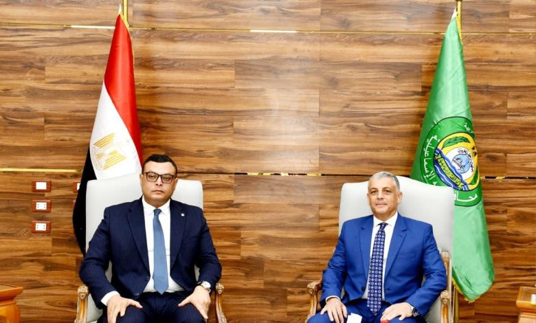 وزير الإسكان ومحافظ الإسماعيلية يبحثان مشروعات المياه والإسكان وتذليل التحديات وزير الإسكان ومحافظ الإسماعيلية يبحثان مشروعات المياه والإسكان وتذليل التحديات