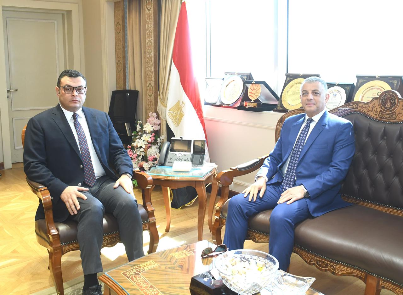 وزير الإسكان ومحافظ الإسماعيلية يطلقان خطة تحسين مشروعات مياه الشرب والصرف الصحي