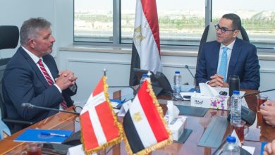 وزير الاستثمار يلتقي سفير الدنمارك بالقاهرة لبحث تعزيز التعاون الاقتصادي المشترك