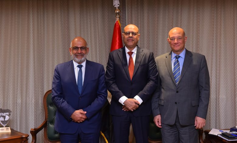 وزير العمل يبحث مع وفد البنك الدولي تعزيز التعاون في مجالات التدريب والتشغيل والتحول الرقمي