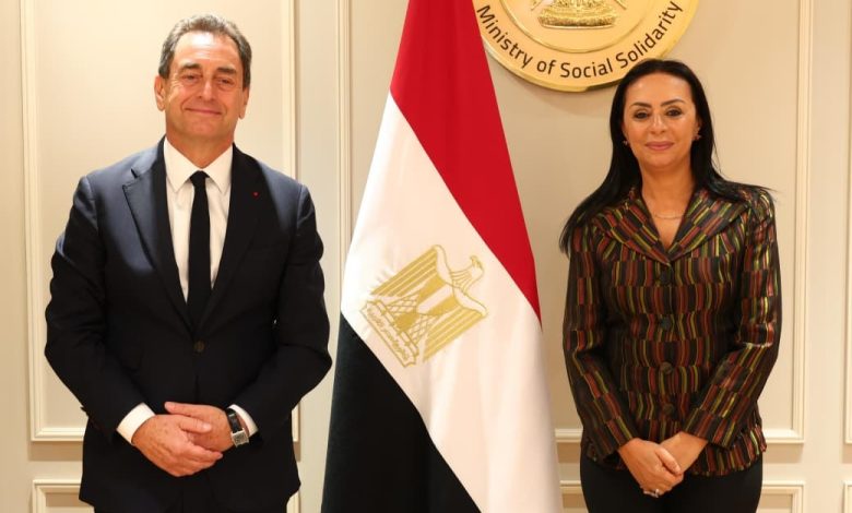 وزيرة التضامن تبحث مع السفير الفرنسي تعزيز التعاون في الحماية الاجتماعية والتمكين الاقتصادي