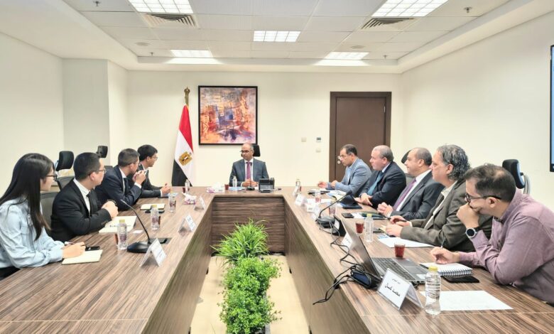 نائب وزير الإسكان يبحث أوجه التعاون مع شركة صينية في مجال تحلية المياه نائب وزير الإسكان يبحث أوجه التعاون مع شركة صينية في مجال تحلية المياه