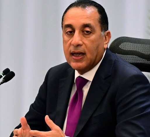 رئيس الوزراء يبدأ جولة ميدانية جديدة لافتتاح عددٍ من المشروعات التنموية والخدمية بمحافظة السويس رئيس الوزراء يبدأ جولة ميدانية جديدة لافتتاح عددٍ من المشروعات التنموية والخدمية بمحافظة السويس