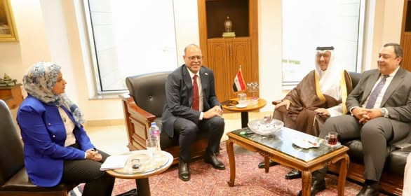 وزير العمل والسفير السعودي يناقشان تعزيز التعاون المشترك وزير العمل والسفير السعودي يناقشان تعزيز التعاون المشترك