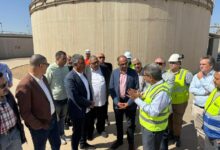 نائب وزير الإسكان يتفقد محطة معالجة الصرف الصحي بالجبل الأصفر بمرحلتيها الأولى والثانية