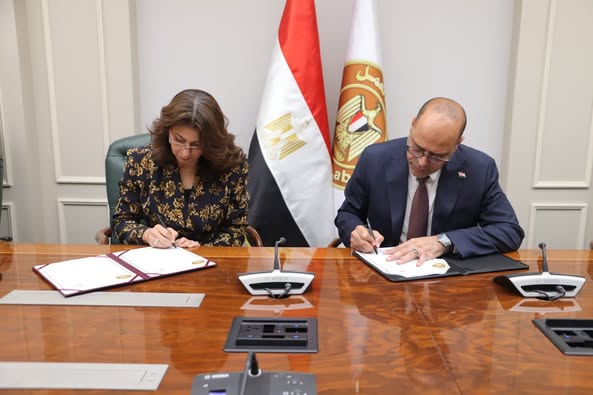 العمل توقع بروتوكول تعاون مع الجامعة المصرية الصينية لدعم تنمية الموارد البشرية