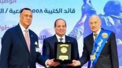 الرئيس السيسي يكرم العميد محمد محمود يوسف خلال احتفالية نصر أكتوبر الـ52 الرئيس السيسي يكرم العميد محمد محمود يوسف خلال احتفالية نصر أكتوبر الـ52
