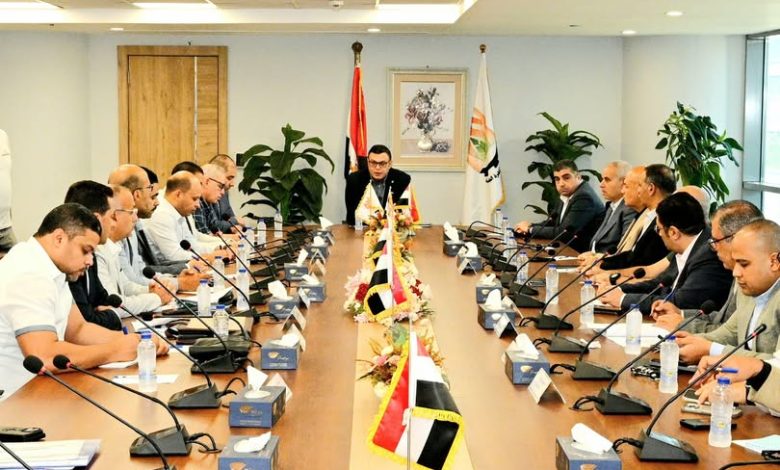 وزير الاسكان يعقد اجتماعًا مع رؤساء أجهزة عددٍ من مدن شرق القاهرة لمتابعة ملفات العمل وزير الاسكان يعقد اجتماعًا مع رؤساء أجهزة عددٍ من مدن شرق القاهرة لمتابعة ملفات العمل