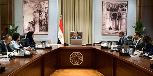 رئيس الوزراء يتابع الموقف التنفيذي لمراكز البيانات الحكومية رئيس الوزراء يتابع الموقف التنفيذي لمراكز البيانات الحكومية