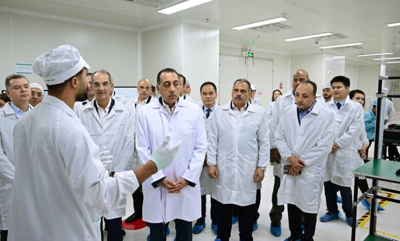 رئيس الوزراء يفتتح مصنع شركة “أوبو” العالمية لتصنيع الهواتف المحمولة بالعاشر من رمضان رئيس الوزراء يفتتح مصنع شركة “أوبو” العالمية لتصنيع الهواتف المحمولة بالعاشر من رمضان