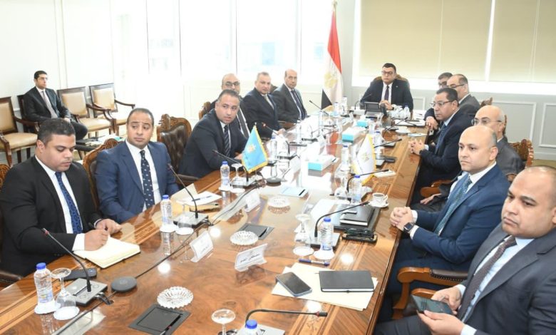 وزير الإسكان يعقد اجتماعاً لبحث ملف تشغيل مشروع حدائق تلال الفسطاط