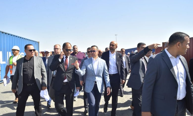 بالصور.. وزير الاستثمار يتفقد ميناء العين السخنة ويشدد على تطوير منظومة الفحص المشترك لتيسير حركة التجارة