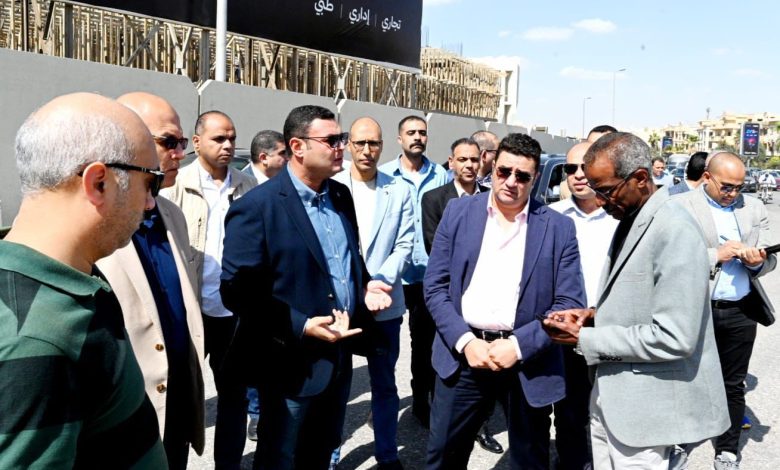 وزير الإسكان يتفقد أعمال تطوير الطرق والمحاور الرئيسية والميادين بمدينة القاهرة الجديدة وزير الإسكان يتفقد أعمال تطوير الطرق والمحاور الرئيسية والميادين بمدينة القاهرة الجديدة