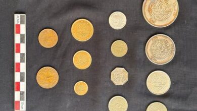  اكتشاف كبسولة رصاصية نادرة تحتوي على مجموعة عملات تاريخية في حي وسط الإسكندرية