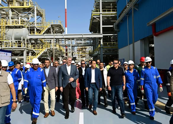 رئيس الوزراء يفتتح مشروع استرجاع الغازات بشركة “النصر للبترول” رئيس الوزراء يفتتح مشروع استرجاع الغازات بشركة “النصر للبترول”