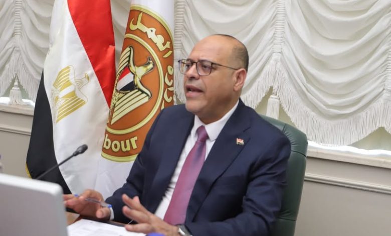 العمل: التفتيش على 1035 منشأة للتأكد من الالتزام بتطبيق الحد الأدنى للأجور