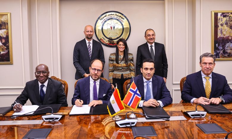 مصر والنرويج تطلقان مشروع “دندرة” للطاقة الشمسية لتغذية مجمع مصر للألومنيوم