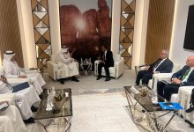 وزير الخارجية ونظيره البحريني يؤكدان مواصلة العمل لتعميق الشراكة السياسية والاقتصادية والاستثمارية