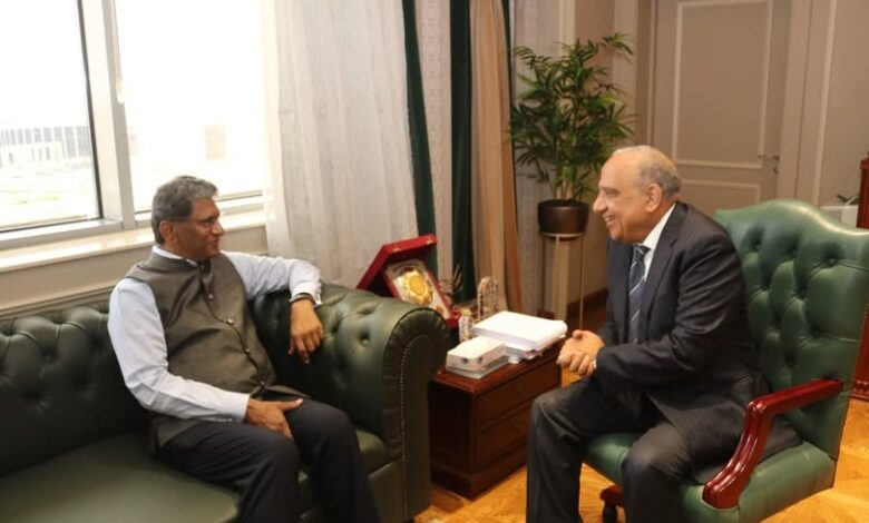 وزير الكهرباء: القطاع يمتلك فرصًا استثمارية واعدة ونرحب بالشركات الهندية للمشاركة في مشروعات الطاقة المتجددة وزير الكهرباء: القطاع يمتلك فرصًا استثمارية واعدة ونرحب بالشركات الهندية للمشاركة في مشروعات الطاقة المتجددة