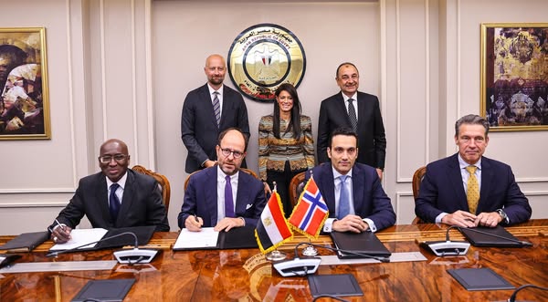 المشاط: 4 مليارات دولار لتنفيذ مشروعات طاقة متجددة بقدرة 4.2 جيجاوات ضمن برنامج “نُوفّي” المشاط: 4 مليارات دولار لتنفيذ مشروعات طاقة متجددة بقدرة 4.2 جيجاوات ضمن برنامج “نُوفّي”