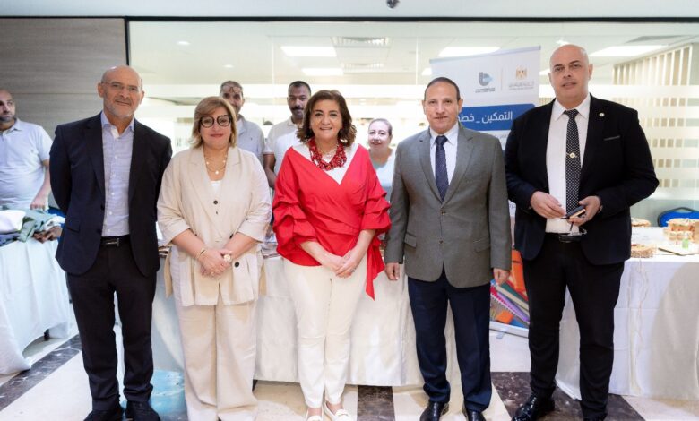 بالصور.. بنك قناة السويس ينظم بازار “العودة للمدارس” بالتعاون مع وزارة التضامن الاجتماعي لدعم الحرف اليدوية والمشروعات الصغيرة بالصور.. بنك قناة السويس ينظم بازار “العودة للمدارس” بالتعاون مع وزارة التضامن الاجتماعي لدعم الحرف اليدوية والمشروعات الصغيرة