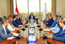 وزير التموين يبحث مع “إي أند مصر” التعاون في رقمنة منافذ “كاري أون” التموينية