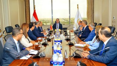 وزير التموين يبحث مع “إي أند مصر” التعاون في رقمنة منافذ “كاري أون” التموينية