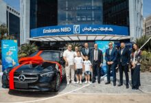 بالصور.. بنك الإمارات دبي الوطني يعلن الفائزين بسيارات مرسيدس في حملة «أولها إيداع وآخرها جوائز»