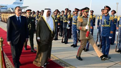 رئيس الوزراء يستقبل نظيره الكويتي بمطار القاهرة لبحث تعزيز التعاون المشترك بين البلدين رئيس الوزراء يستقبل نظيره الكويتي بمطار القاهرة لبحث تعزيز التعاون المشترك بين البلدين