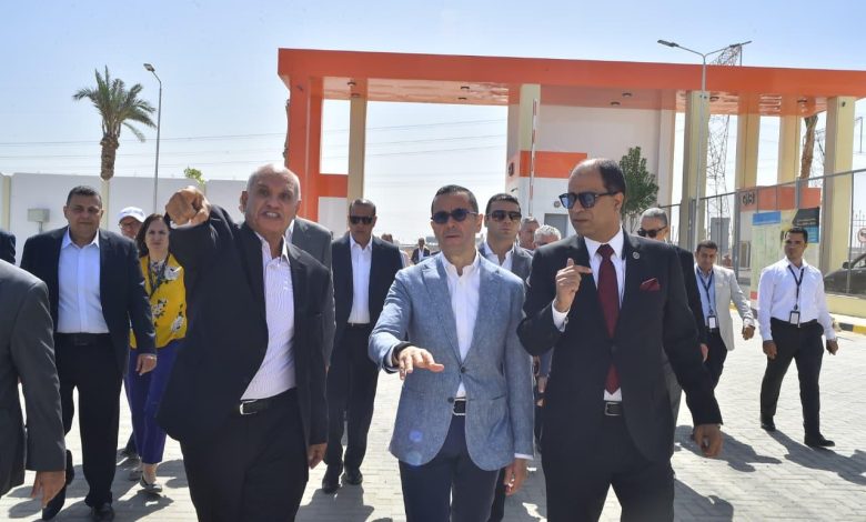 وزير الاستثمار يتفقد المركز اللوجستي الجمركي المطور للمنطقة الاقتصادية لقناة السويس “صور”
