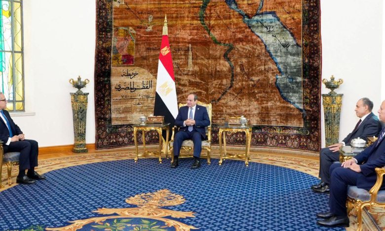 السيسي يستقبل الدكتور خالد العناني بعد فوزه بمنصب المدير العام لليونسكو: إنجاز تاريخي يعكس مكانة مصر الحضارية السيسي يستقبل الدكتور خالد العناني بعد فوزه بمنصب المدير العام لليونسكو: إنجاز تاريخي يعكس مكانة مصر الحضارية