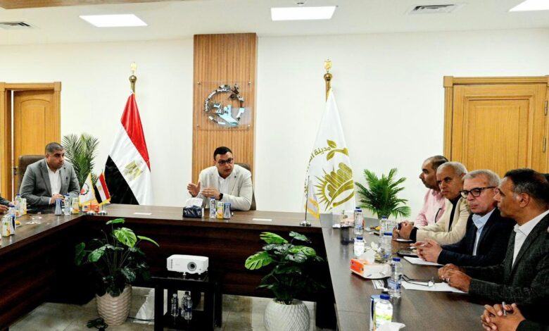 الشربيني يعقد اجتماعًا بالعبور الجديدة لمتابعة الموقف التنفيذي للمشروعات والملفات التنموية الشربيني يعقد اجتماعًا بالعبور الجديدة لمتابعة الموقف التنفيذي للمشروعات والملفات التنموية