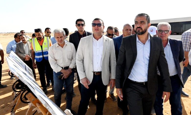 وزير الإسكان يتفقد أعمال الطرق والمرافق بمنطقة الأمل بالعبور الجديدة وزير الإسكان يتفقد أعمال الطرق والمرافق بمنطقة الأمل بالعبور الجديدة
