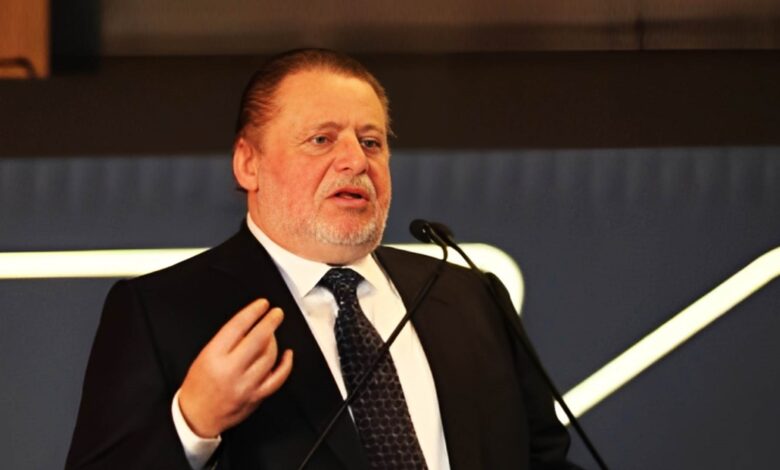 حسن عبدالله: البنك المركزي ملتزم بسعر صرف مرن لضمان استقرار السوق وتعزيز التنافسية الاقتصادية حسن عبدالله: البنك المركزي ملتزم بسعر صرف مرن لضمان استقرار السوق وتعزيز التنافسية الاقتصادية