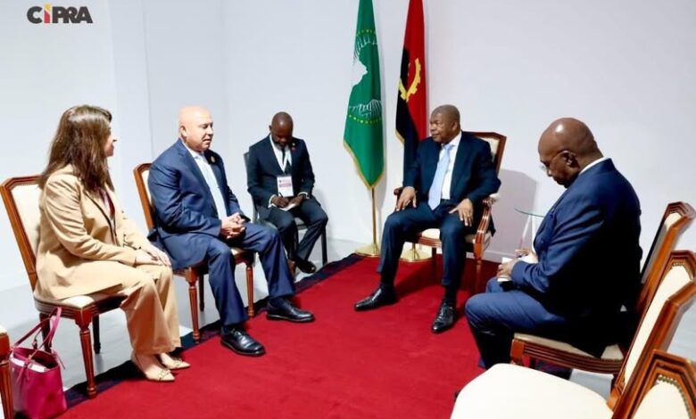 رئيس أنجولا يستقبل كامل الوزير على هامش قمة لواندا لتمويل تطوير البنية التحتية في أفريقيا رئيس أنجولا يستقبل كامل الوزير على هامش قمة لواندا لتمويل تطوير البنية التحتية في أفريقيا