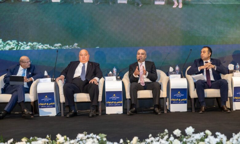 محمد أبو السعود: 440 ألف مزارع استفادوا من قروض المحاصيل الزراعية بإجمالي 24.5 مليار جنيه محمد أبو السعود: 440 ألف مزارع استفادوا من قروض المحاصيل الزراعية بإجمالي 24.5 مليار جنيه