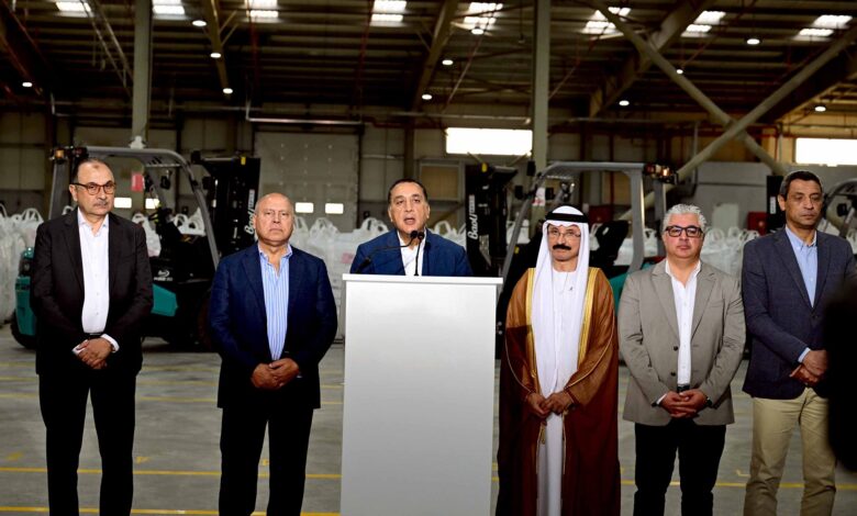 رئيس الوزراء: 11 مليار دولار استثمارات مباشرة بالمنطقة الاقتصادية لقناة السويس بفضل مشروعات البنية الأساسية رئيس الوزراء: 11 مليار دولار استثمارات مباشرة بالمنطقة الاقتصادية لقناة السويس بفضل مشروعات البنية الأساسية