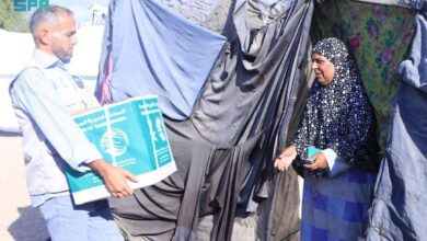 مركز الملك سلمان للإغاثة يواصل توزيع المساعدات الغذائية للأسر النازحة في جنوب قطاع غزة مركز الملك سلمان للإغاثة يواصل توزيع المساعدات الغذائية للأسر النازحة في جنوب قطاع غزة