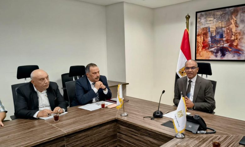 نائب وزير الإسكان يتابع تنفيذ مشروعات الصرف الصحي المتكامل في الأقصر